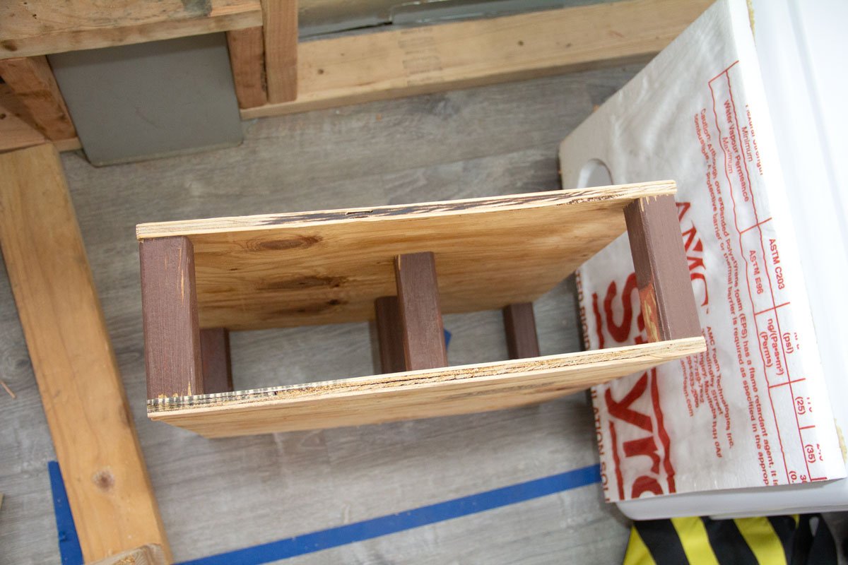 Toilet mounting structure of wood.